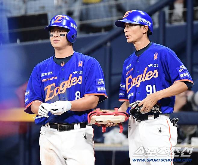 26일 고척돔에서 열린 KBO리그 키움과 한화의 경기. 4회초 2사 2루. 1타점 적시타를 날린 한화 노시환. 고척=송정헌 기자songs@sportschosun.com/2025.08.26/