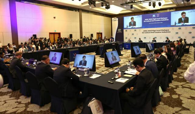 최휘영 장관 2025 에이펙 문화산업고위급대화 행사 장면.(제공=문체부)