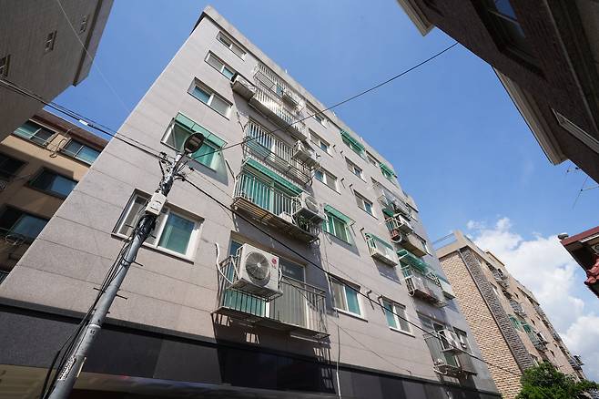 지난 5월 22일 서울남부지법 경매에서 3억7799만원에 낙찰된 서울 양천구 신정동 빌라. 신속통합기획 재개발 기대감으로 60명이 응찰했다. /강태민 기자