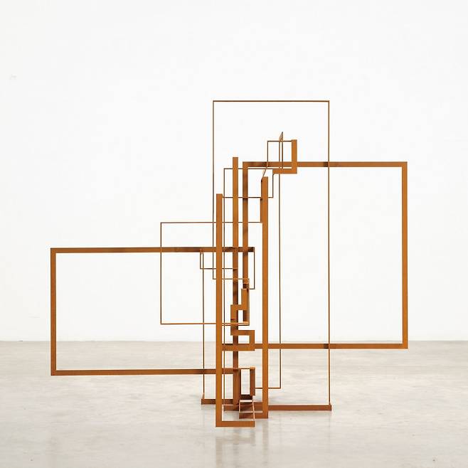 Antony Gormley, DWELL, 2022 6 mm Corten Steel, Photograph by Stephen White & Co. Courtesy of the artist and Thaddaeus Ropac gallery.