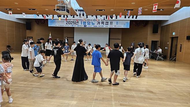 1형당뇨 가족캠프에 참여한 아동 환우와 형제자매들은 인슐린 주사 실습, 명랑운동회, 장기자랑 등 체험 중심 프로그램에 참여했다. 한국1형당뇨병환우회 제공