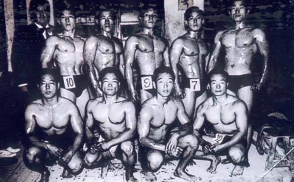 1946년 우리나라 최초의 보디빌딩 행사./사진=온라인 커뮤니티 갈무리