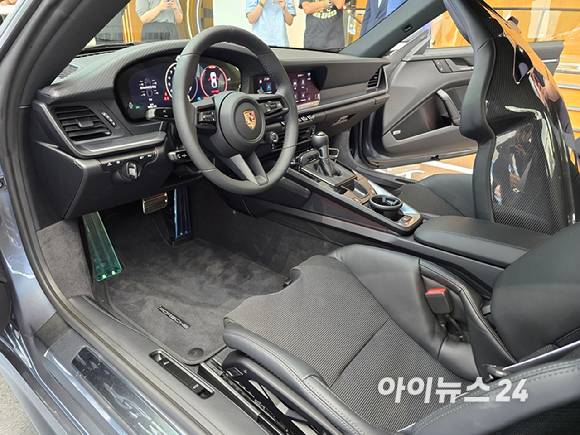 포르쉐 '911 GT3 투어링 패키지' 인테리어. [사진=김종성 기자]