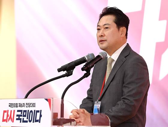 국민의힘 장동혁 신임 당대표가 26일 오전 서울 여의도 국회 도서관에서 열린 제6차 전당대회 결선에서 수락연설을 하고 있다. 국회사진기자단