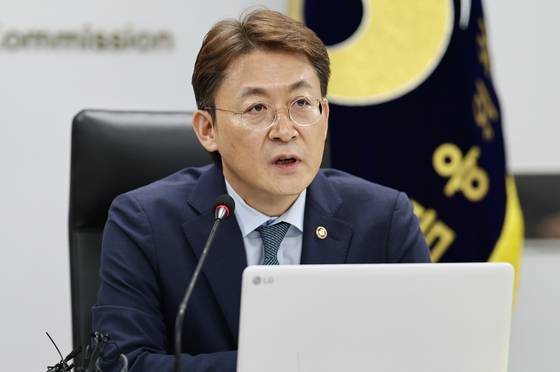 권대영 증권선물위원회 위원장이 27일 서울 종로구 정부서울청사에서 열린 정례회의에서 발언하고 있다. 연합뉴스