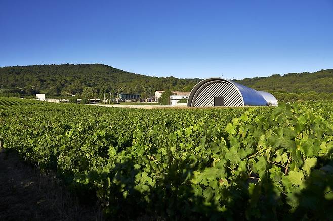 장 누벨이 설계한 ‘큐브리' 양조장 / 사진. ©Richard Haughton