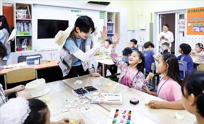 대구대 몽골 해외봉사단 현지 학교 수업 모습. /대구대 제공