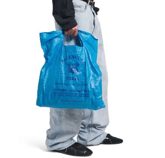 발렌시아가의 ‘마르쉐 패커블 토트백’. (사진=발렌시아가 홈페이지)