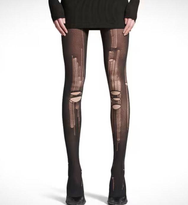 [뉴시스]발렌시아가는 '디스트로이드 타이츠(Destroyed Tights)'를 약 1490달러(약 210만 원)에 판매했다.(사진=발렌시아가).2025.08.26 *재판매 및 DB 금지