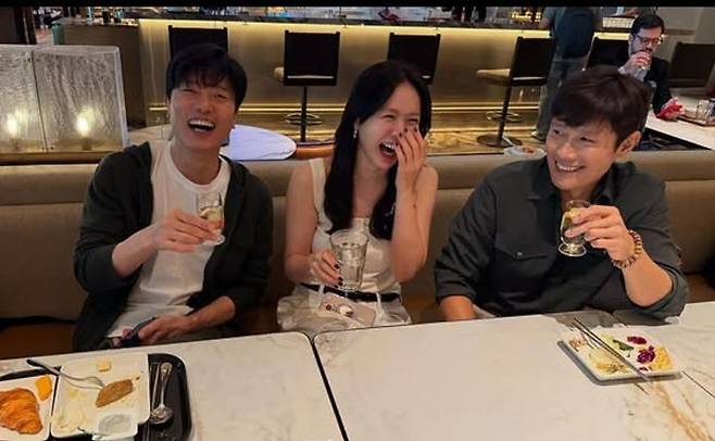 [서울=뉴시스] 박희순, 손예진, 이병헌. (사진=손예진 인스타그램 캡처) 2025.08.27. photo@newsis.com *재판매 및 DB 금지