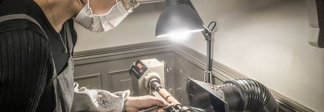 [뉴시스] 만년필을 제작 중인 모습. (사진=제나일 홈페이지) *재판매 및 DB 금지