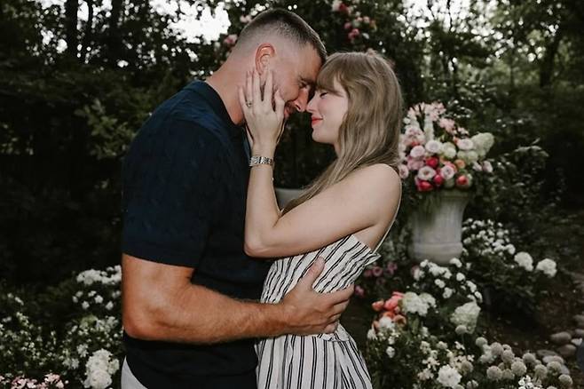 왼쪽부터 트래비스 켈시와 테일러 스위프트. 테일러 스위프트 공식 인스타그램