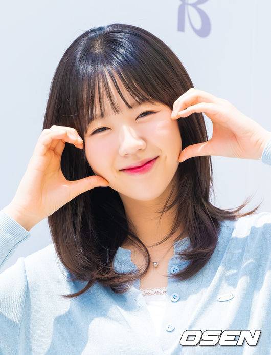 [OSEN=박준형 기자]  19일 서울 성수동 한 매장에서 베이델리(BEIDELLI) 플래그십 스토어 오프닝 포토콜 행사가 진행됐다. 이날 행사에는 엔믹스 규진과 &nbsp;트리플에스(김유연, 윤서연, 코토네), 지예은이 참석했다.배우 지예은이 포즈를 취하고 있다.  2025.06.19 / soul1014@osen.co.kr