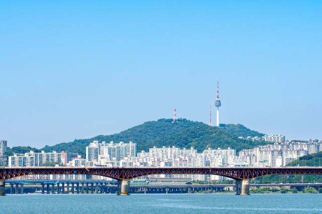 한강버스 위에서 만날 수 있는 서울 풍경. 사진 제공=서울관광재단