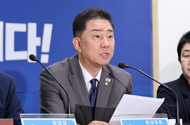 더불어민주당 김병기 원내대표가 27일 오전 대전시 중구 용두동 더불어민주당 대전시당에서 열린 현장 최고위원회의에서 발언하고 있다. 연합뉴스