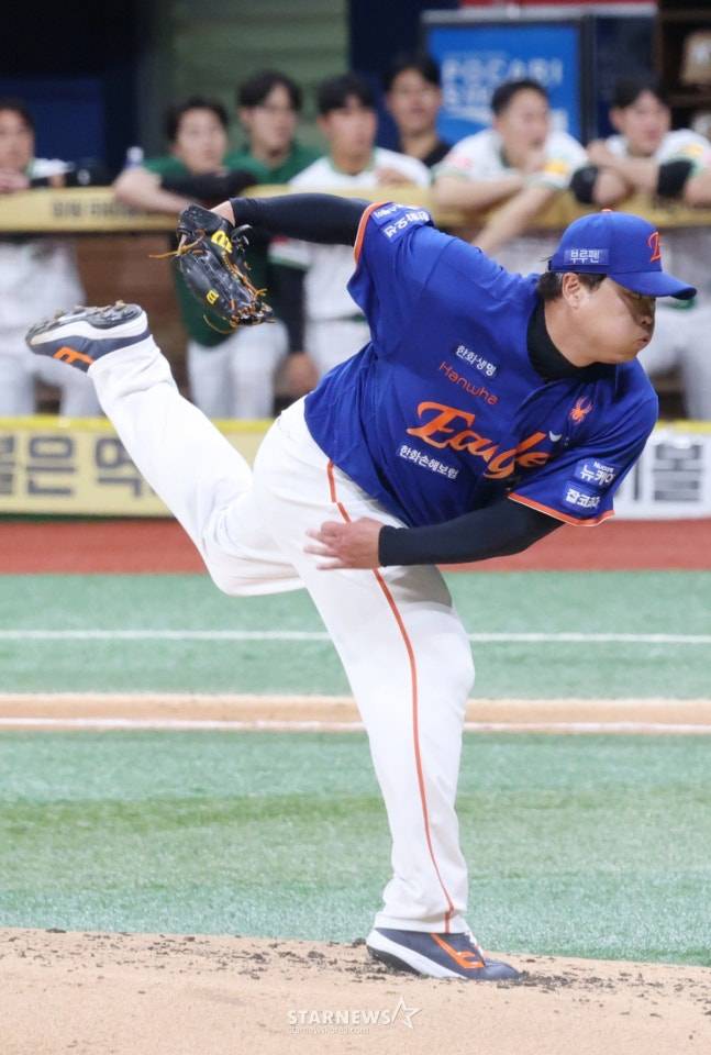 2025 신한 SOL Bank KBO리그키움 히어로즈 대 한화 이글스 경기가 26일 서울 고척스카이돔에서 열렸다. 한화 선발 류현진이 역투하고 있다. /사진=김진경 대기자