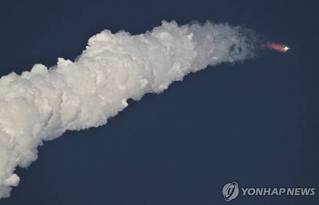 26일 비행 중인 스타십 [로이터=연합뉴스. 재판매 및 DB 금지]