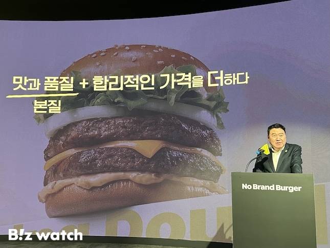 강승협 신세계푸드 대표가 지난 5월 8일 코엑스에서 열린 기자간담회에서 노브랜드 버거 성장 전략에 대해 발표했다. / 사진=정혜인 기자 hij@
