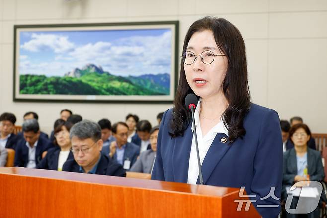 이미선 기상청장이 20일 오전 서울 여의도 국회에서 열린 환경노동위원회 제428회국회(임시회) 제1차 전체회의에 출석해 인사말 및 2024회계연도 결산 제안설명을 하고 있다. 2025.8.20/뉴스1 ⓒ News1 안은나 기자