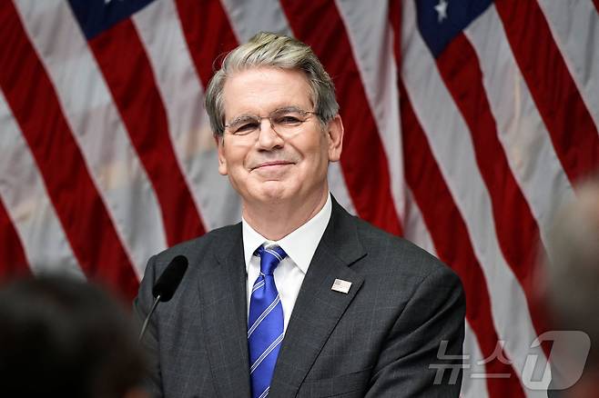 스콧 베선트 미국 재무장관이 29일 스웨덴 스톡홀름에서 중국과의 관세 협상을 마친 뒤 기자회견을 열고 취재진의 질문에 답하고 있다. 2024.7.29 ⓒ 로이터=뉴스1 ⓒ News1 강민경 기자