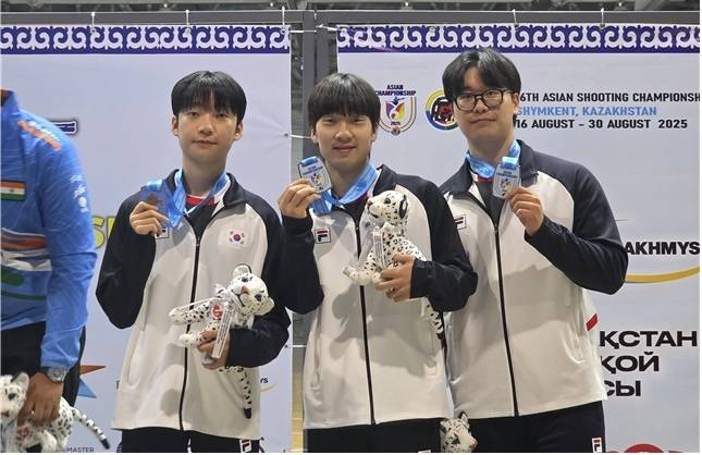 제16회 아시아사격선수권,25m 속사권총 남자 주니어부 단체전에서 동메달을 따낸 이시우-문대희-이원재. 사진 | 대한사격연맹