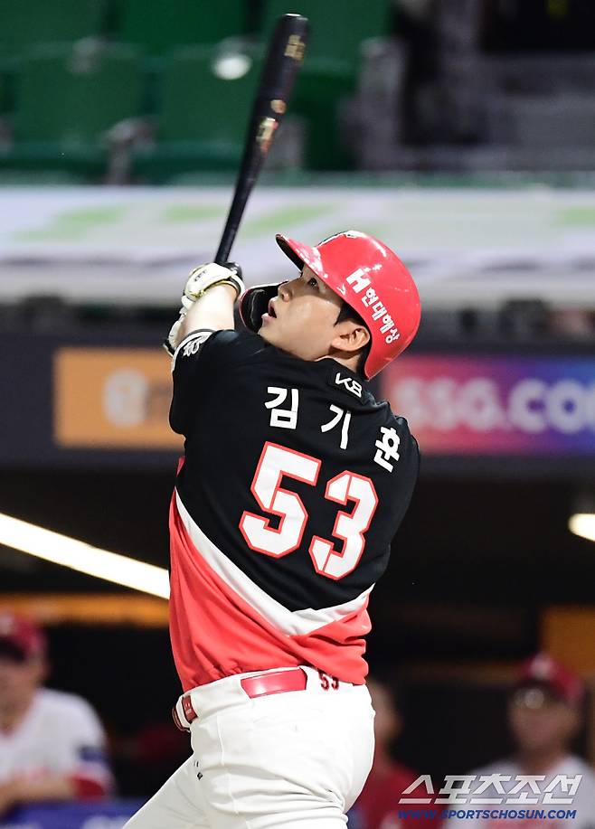 27일 인천 SSG랜더스필드에서 열린 KBO리그 SSG와 KIA의 경기. 타격하는 KIA 김기훈. 인천=송정헌 기자songs@sportschosun.com/2025.08.27/