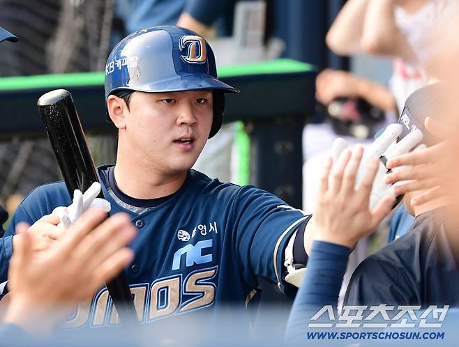 박건우 교체 후 2회 1타점 희생플라이 날린 NC 김형준.