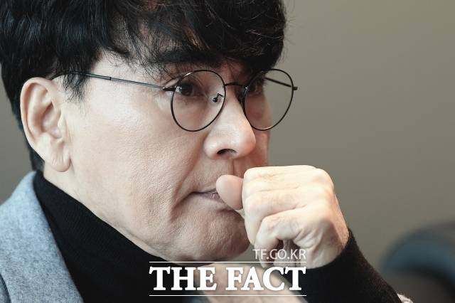 가수 조항조가 활발한 방송 출연과 콘서트 활동으로 '트롯 황제'의 위상을 보여주고 있다. 데뷔 40년이 넘도록 꾸준히 무대를 지켜온 그는 여전히 대중과 가까이 호흡하며 변함없는 존재감을 과시하고 있다. /더팩트 DB