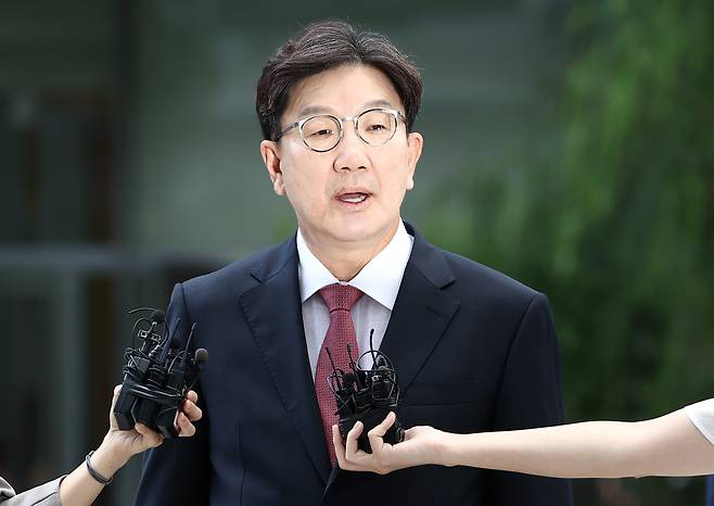 권성동 국민의힘 의원이 지난 27일 서울 종로구에 마련된 김건희 특검팀(특별검사 민중기) 사무실로 통일교 부정 청탁 의혹 관련 조사를 받기 위해 출석하고 있다./뉴스1