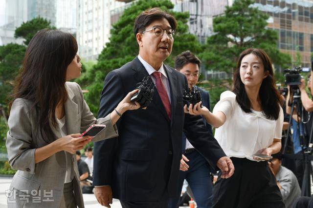 권성동 국민의힘 의원이 27일 서울 광화문 민중기 특별검사팀 사무실로 조사를 받기 위해 입장하고 있다. 최주연 기자