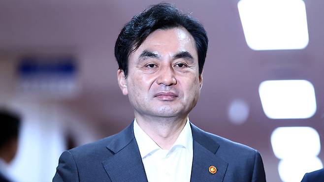 국무회의 참석하는 안규백 장관