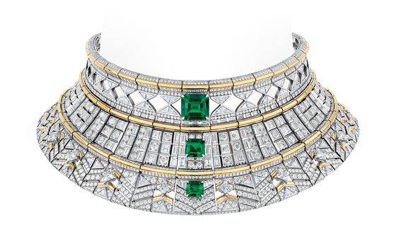 ‘거장의 세계’를 대표하는 마에스트리아 네크리스. 총 8.88캐럿의콜롬비아산 에메랄드와 2500여 개의 다이아몬드가 세팅됐다. 사진 루이 비통