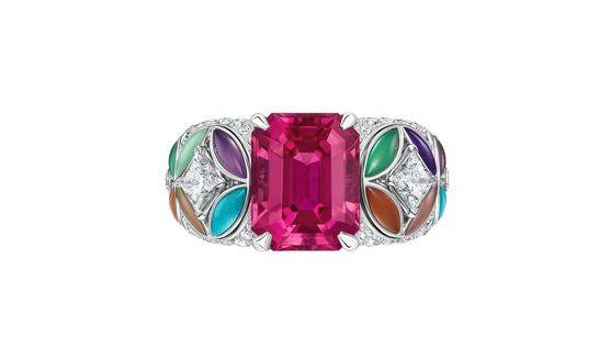 LV 모노그램 플라워를 재해석한 플로레센스 링. 사진 루이 비통