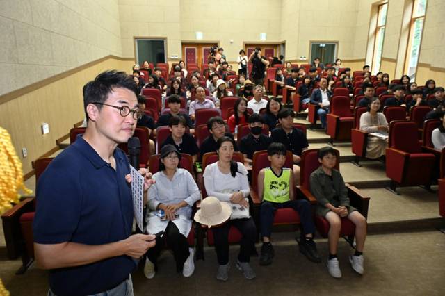 ▲ 조선왕조실록선양회가 주최한 오대산 사고본 조선왕조실록·의궤 북콘서트가 28일 평창 월정사 성보박물관 강연동에서 한국사 대표 강사인 최태성 강사가 참여한 가운데 열렸다.