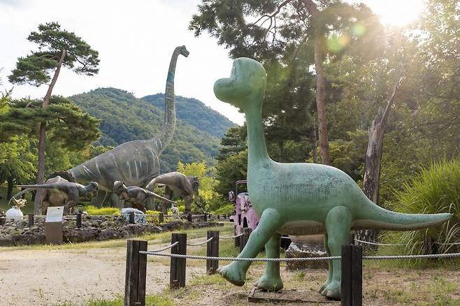 2018년 민간정원으로 등록된 이후 꾸준히 사랑을 받아온 가산수피아는 해마다 수십만 명의 발길이 이어지는 명소로 자리매김했다.    칠곡군 제공