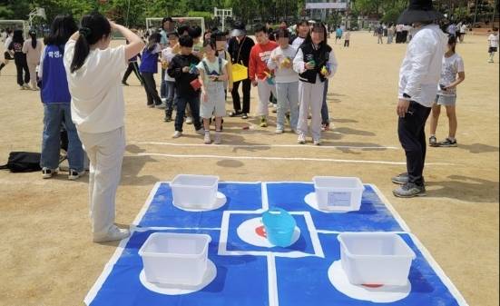 학생자치회 중심 인성교육 행사. 관산초 제공