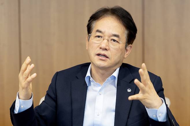 이동환 고양시장이 도시 미래 비전에 대해 설명하고 있다.  고양시