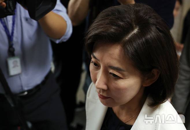 [서울=뉴시스] 김명년 기자 = 나경원 국민의힘 의원이 28일 오전 서울 여의도 국회에서 열린 '당 대표 및 중진의원 회의'에 참석하고 있다. 2025.08.28. kmn@newsis.com