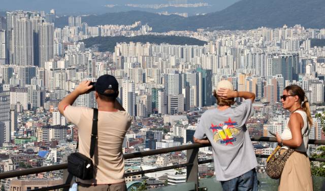 ▲21일 서울 남산에서 바라본 아파트 등 모습. ⓒ연합뉴스