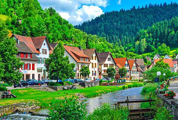 쉴타크Schiltach마을. 슈바르츠발트에는 300개 넘는 마을이 있다. 아름다운 자연과 더불어 예쁜 마을과 그곳의 스토리도 '필수적인' 관광자원이다. 사진 하르케