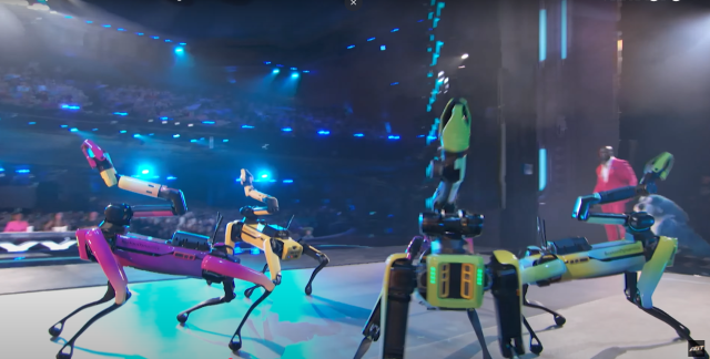 26일(현지시간) 미국 TV쇼 ‘아메리카 갓 탤런트’ 생방송 무대에서 보스턴다이나믹스 스팟이 안무를 선보이고 있다. 이미지 출처: <America’s Got Talent> 유튜브 채널