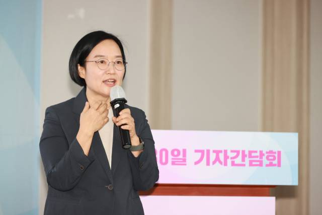 한성숙 중소벤처기업부 장관이 28일 서울 영등포구 중소기업중앙회에서 취임 30일 기자간담회를 하고 있다. 사진 제공=중기부