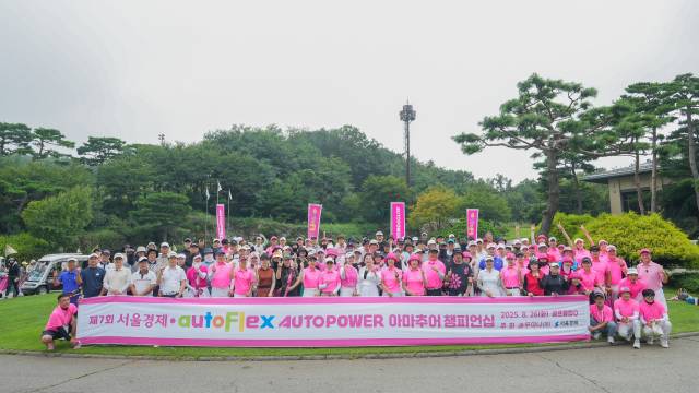 기념 촬영하는 참가자들. 남녀 80명씩 총 160명이 출전했다.