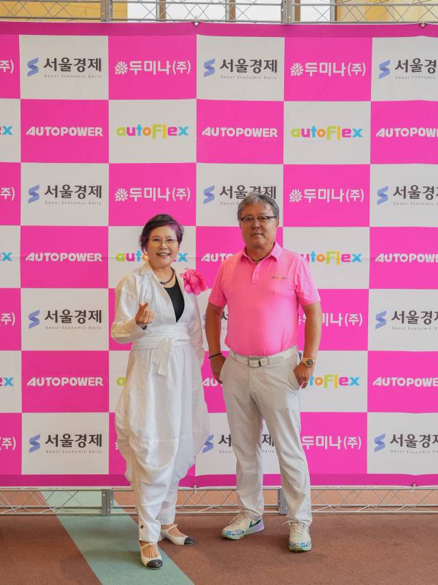 두미나의 정두나(왼쪽) 대표와 박건율 회장.