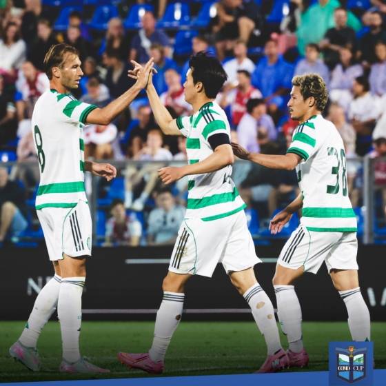 양현준(가운데). /사진=셀틱 공식 사회관계망서비스(SNS)