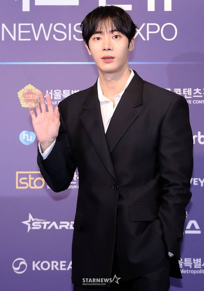 [서울=뉴시스] 조성우 기자 = 배우 추영우가 28일 서울 중구 롯데호텔에서 열린 제7회 뉴시스 한류엑스포(2025 K-엑스포) 포토월 행사에서 포즈를 취하고 있다. 2025.08.28. xconfind@newsis.com /사진=조성우