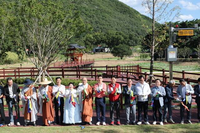 ▲ 포항시가 29일 북구 송라면 중산리에 조성한 '내연산보경사시립공원 자연학습장'식을 가졌다.