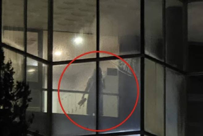 경북 경주의 한 호텔에서도 여성 사우나가 외부에서 훤히 들여다보여 문제가 된 바 있다. (사진=사회관계망서비스 캡처)