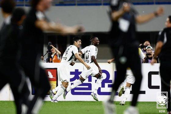 강원과의 코리아컵 준결승 2차전에서 극적인 승리를 거둔 전북현대 (대한축구협회 제공)