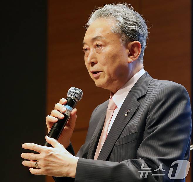 하토야마 유키오 전 일본 총리가 지난해 5월 27일 전북자치도 전주시 전주대학교 스타센터 온누리홀에서 '나에게 우애란'을 주제로 특별 강연회를 하고 있다. 2024.5.27/뉴스1 ⓒ News1 유경석 기자